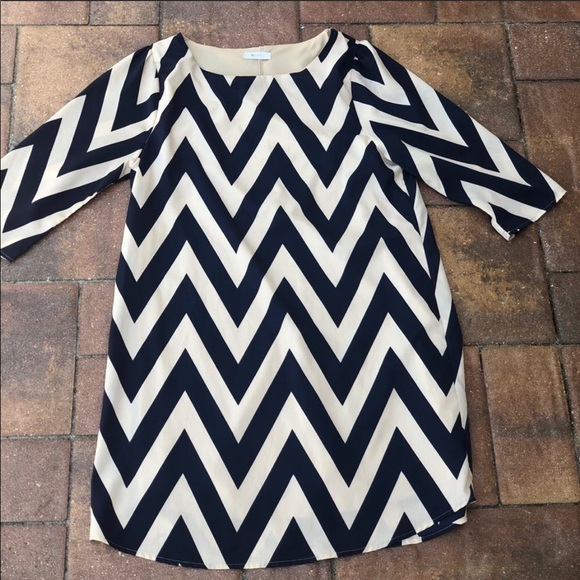 Everly chevron 3/4 sleeve dress - Picture 4 of 4